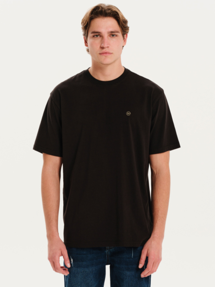 BASEHIT ΑΝΔΡΙΚΟ ΚΟΝΤΟΜΑΝΙΚΟ T-SHIRT ΜΕ ΚΕΝΤΗΤΟ ΛΟΓΟΤΥΠΟ