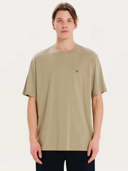BASEHIT ΑΝΔΡΙΚΟ ΚΟΝΤΟΜΑΝΙΚΟ T-SHIRT ΜΕ ΚΕΝΤΗΤΟ ΛΟΓΟΤΥΠΟ