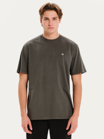 BASEHIT ΑΝΔΡΙΚΟ ΚΟΝΤΟΜΑΝΙΚΟ T-SHIRT ΜΕ ΚΕΝΤΗΤΟ ΛΟΓΟΤΥΠΟ